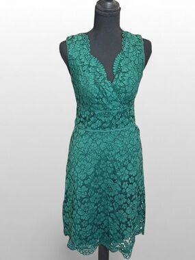 Lark & Ro Green Lace Dress Size 4 Sleeveless V Neck Sheath Cocktail Elegant